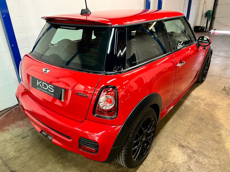 MINI HATCH